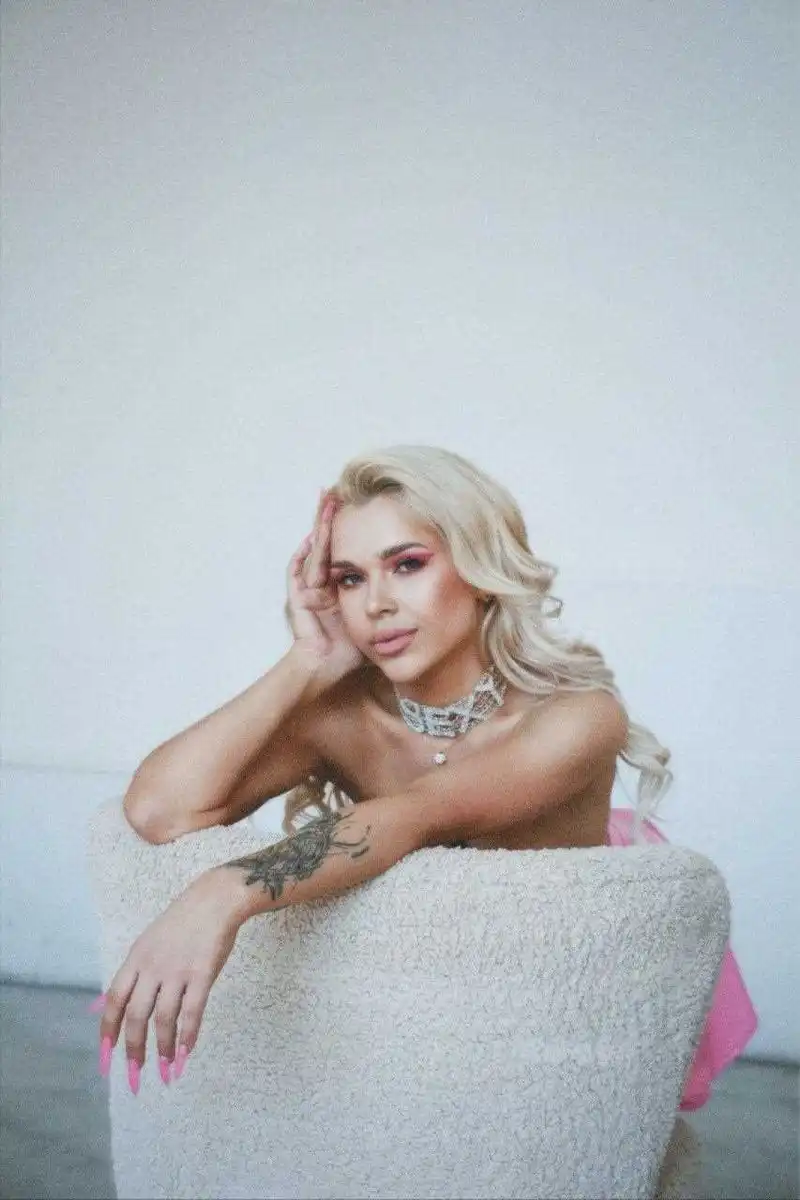 Alice escort in Dubai