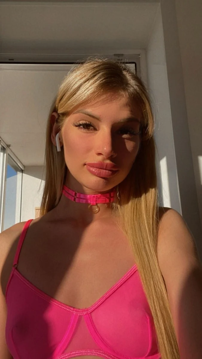 Alina Dubai şehrinde eskort