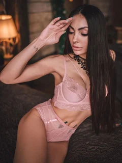 Amira escort in Dubai